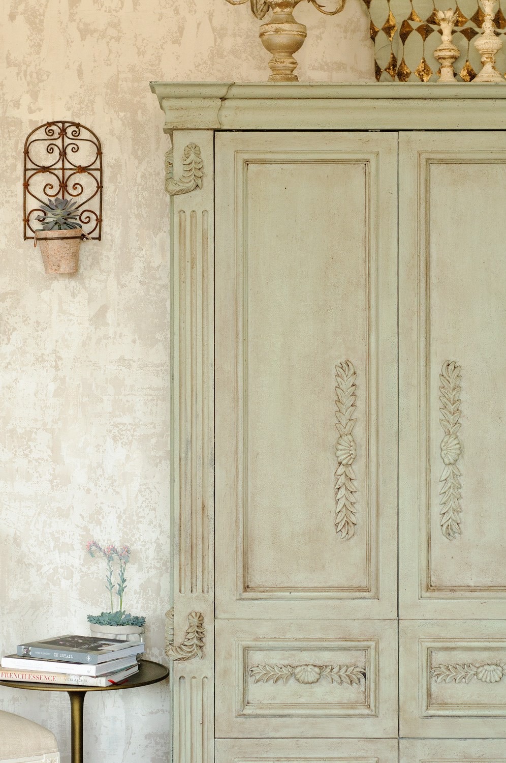 Want to learn how to create Fusion Fresco Walls and Furniture for a European Rustic Painted Textured Effect