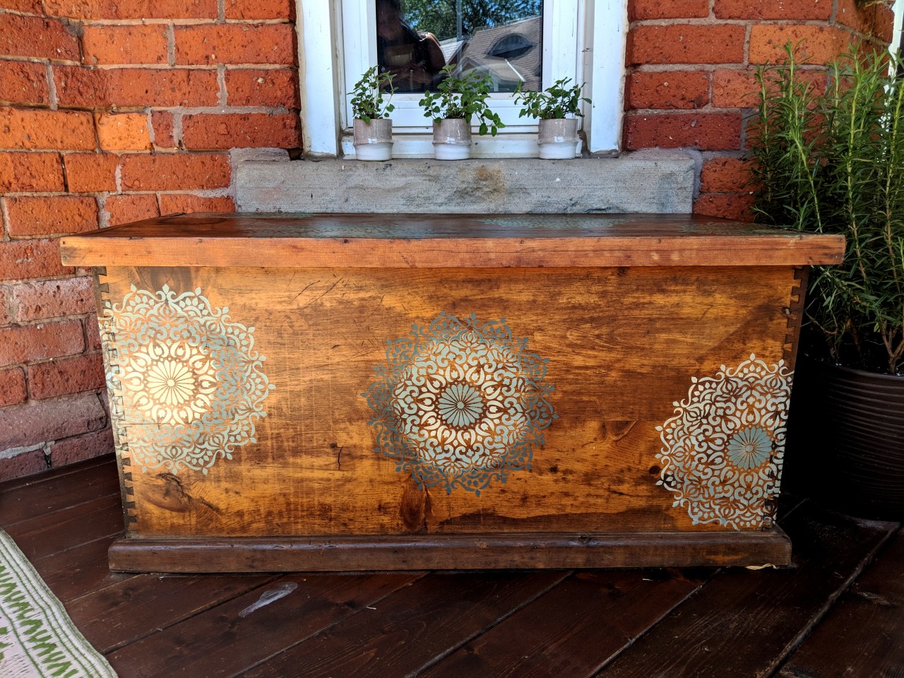 DIY Stencilled Outdoor Chest • Fusion™ Mineral Paint