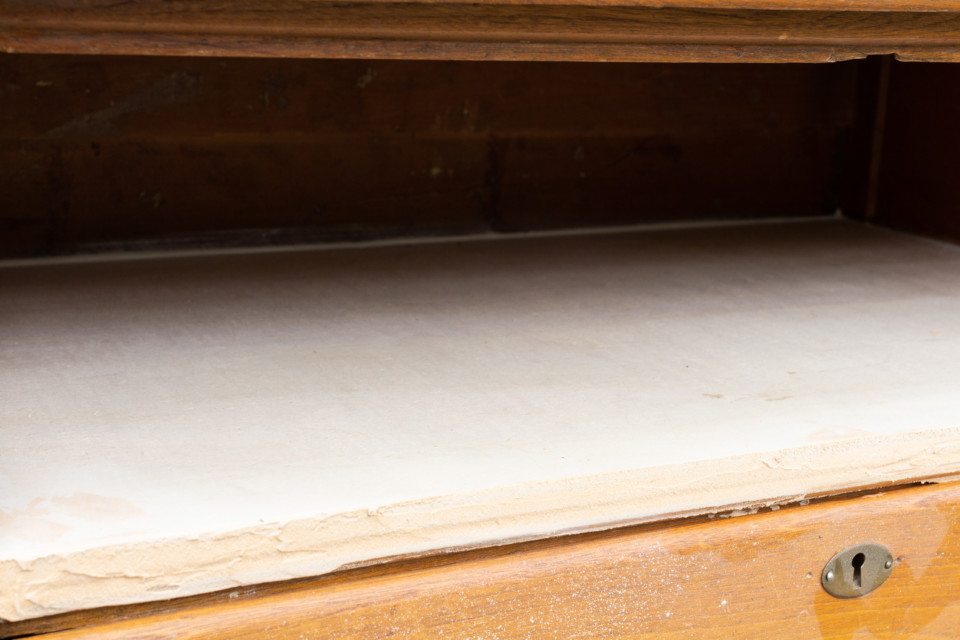 Ever wondered how to upcycle a dresser? With a little ingenuity and Fusion Milk Paint you can turn anything into something else! this old dresser became a media console, and you can do it too.