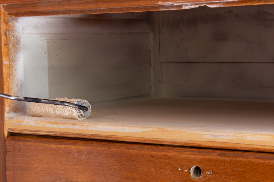 Ever wondered how to upcycle a dresser? With a little ingenuity and Fusion Milk Paint you can turn anything into something else! this old dresser became a media console, and you can do it too.