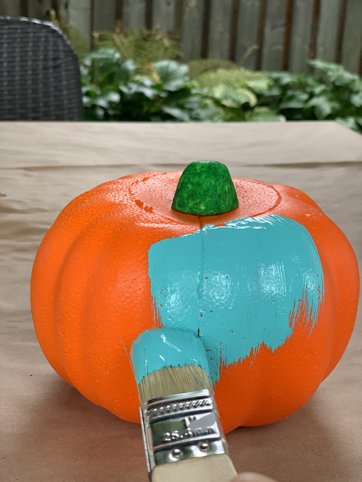 Help bring awareness to the issue of food allergies this Halloween, by painting a teal pumpkin! The teal pumpkin project is a great way to include everyone in trick-or-treating, and use Fusion's Azure paint for a fun DIY. #tealpumpkin