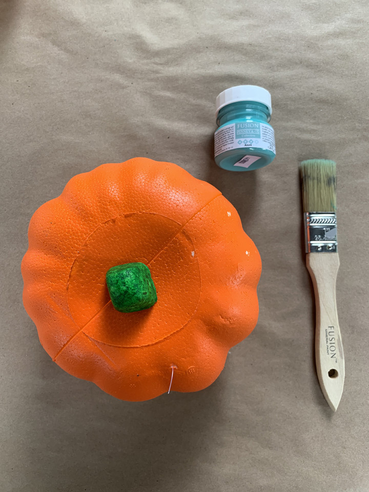 Help bring awareness to the issue of food allergies this Halloween, by painting a teal pumpkin! The teal pumpkin project is a great way to include everyone in trick-or-treating, and use Fusion's Azure paint for a fun DIY. #tealpumpkin