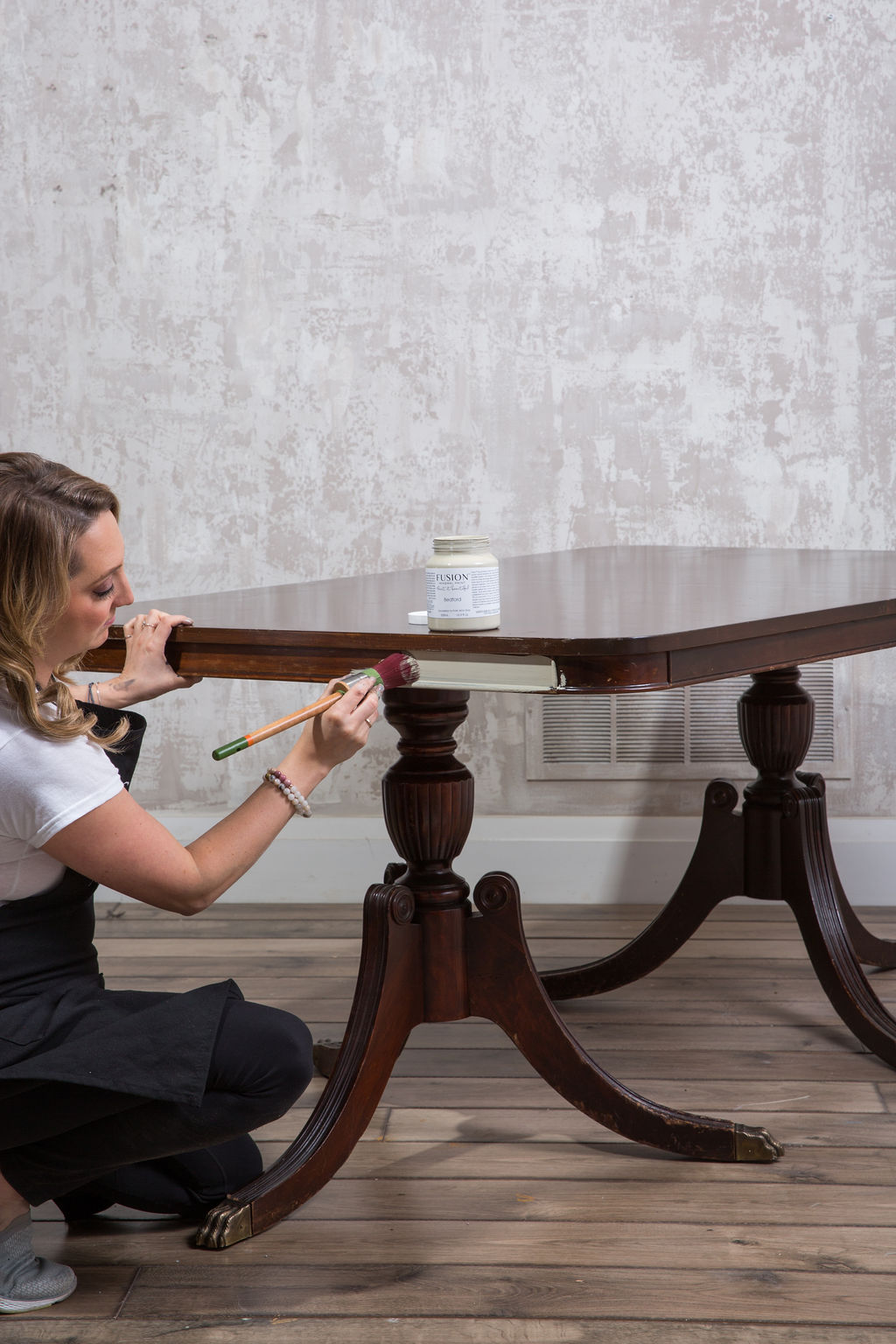 how to paint a table