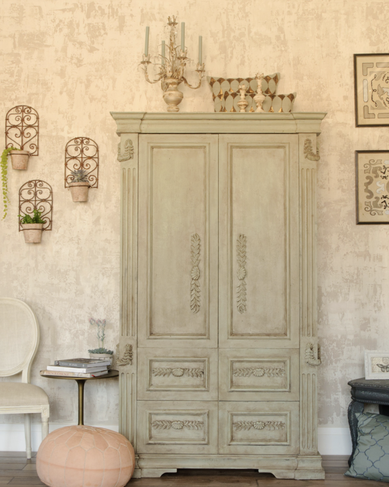 Statement walls with Fusion and Fresco texturizing powder- Fusion Mineral Paint