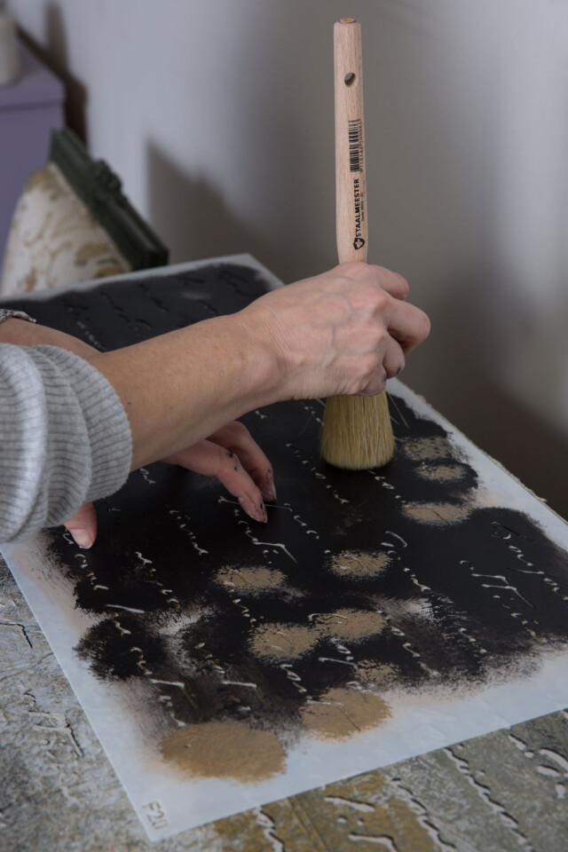 stencilling the dresser top