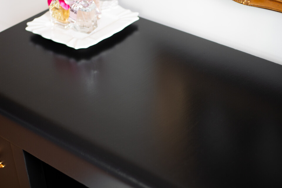 Close up image of top of deco desk showing off a smooth finish with coal black