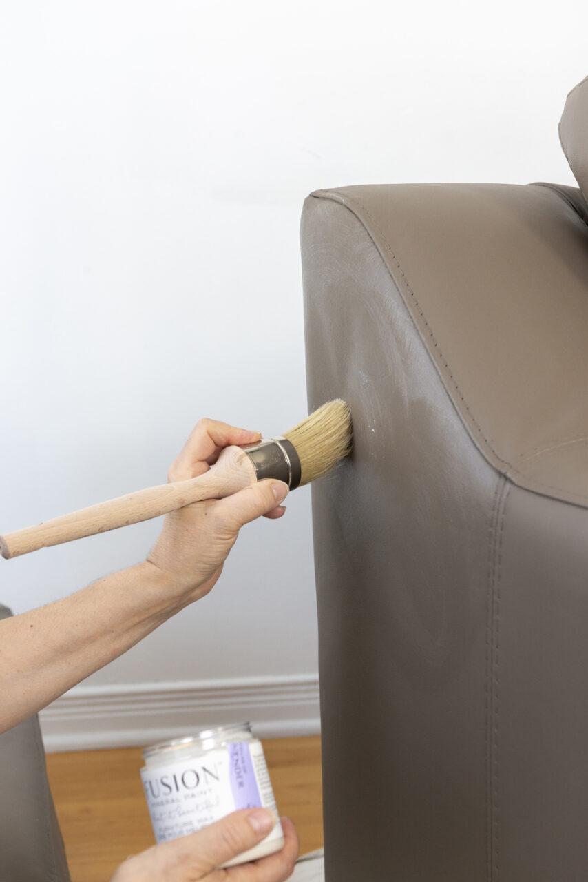 Stallmeester brushbeing used to wax leather

