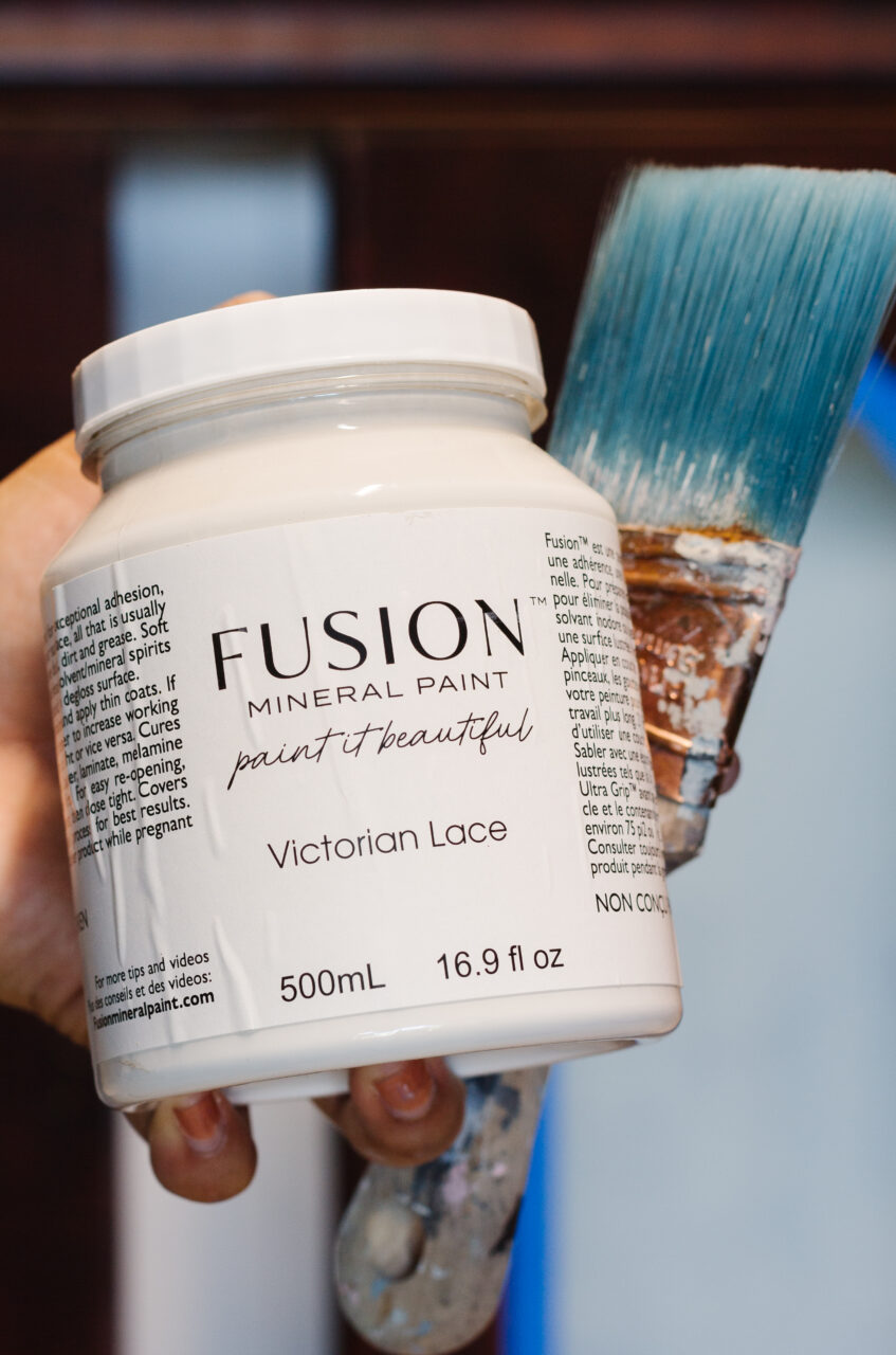 A pot of Fusion™ Mineral Paint Victorian Lace white